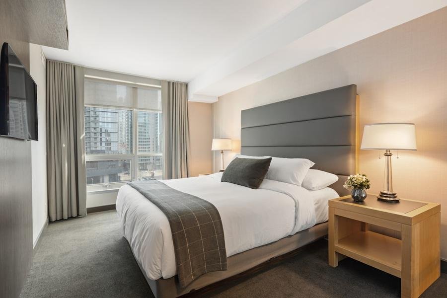 Private Suite with Airport access and Tesla charger in Phoenix
